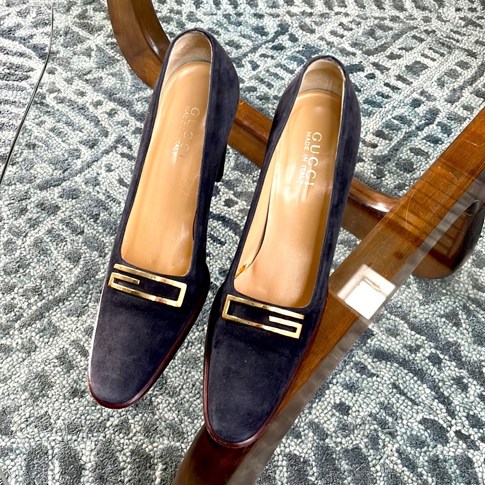 GUCCI!! Gorgeous Blue Suede Mid-heel Pump